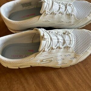Skecher’s women’s size 8.5. Gently worn memory foam